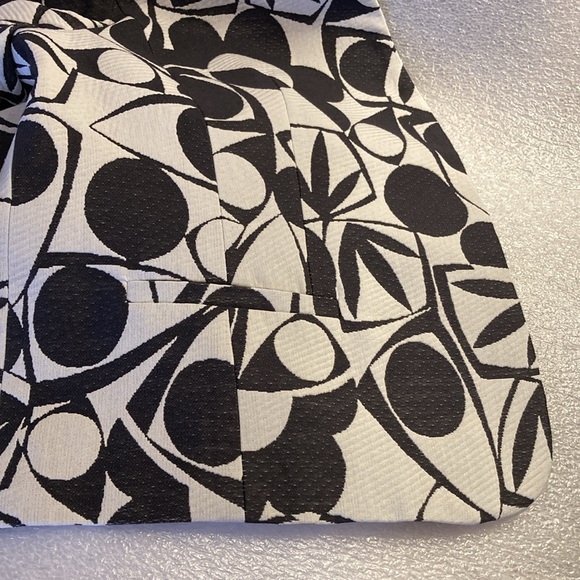 NWOT - LOUBEN Open Style Black & White Floral Pattern Lined Jacket - Size 12 - Picture 10 of 14